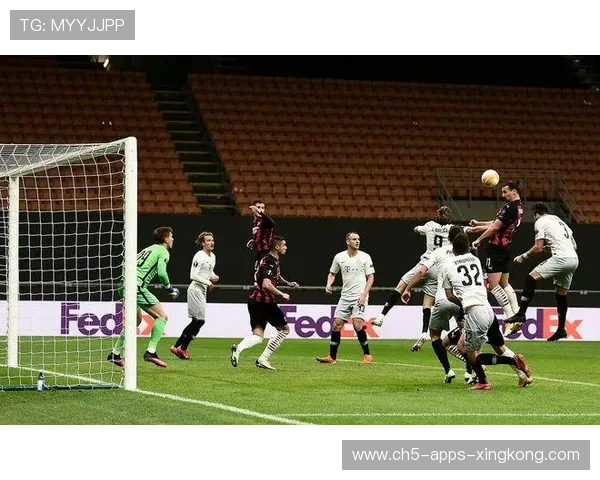 莱奥中路回敲队友补射入网